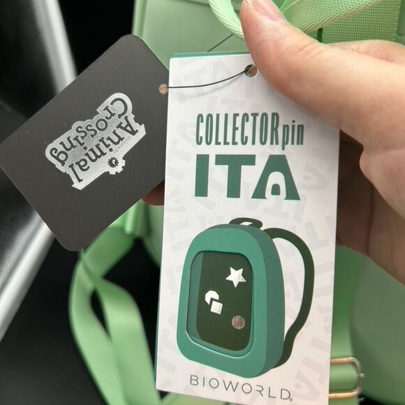 Bioworld Animal Crossing Collector Pin Ita Bag NWT - Picture 3 of 5